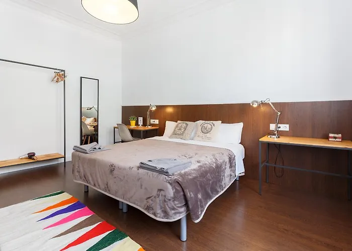 Appartamento di 185 m² con 8 camera(e) e 4 bagno(i) privato(i) in zona Eixample