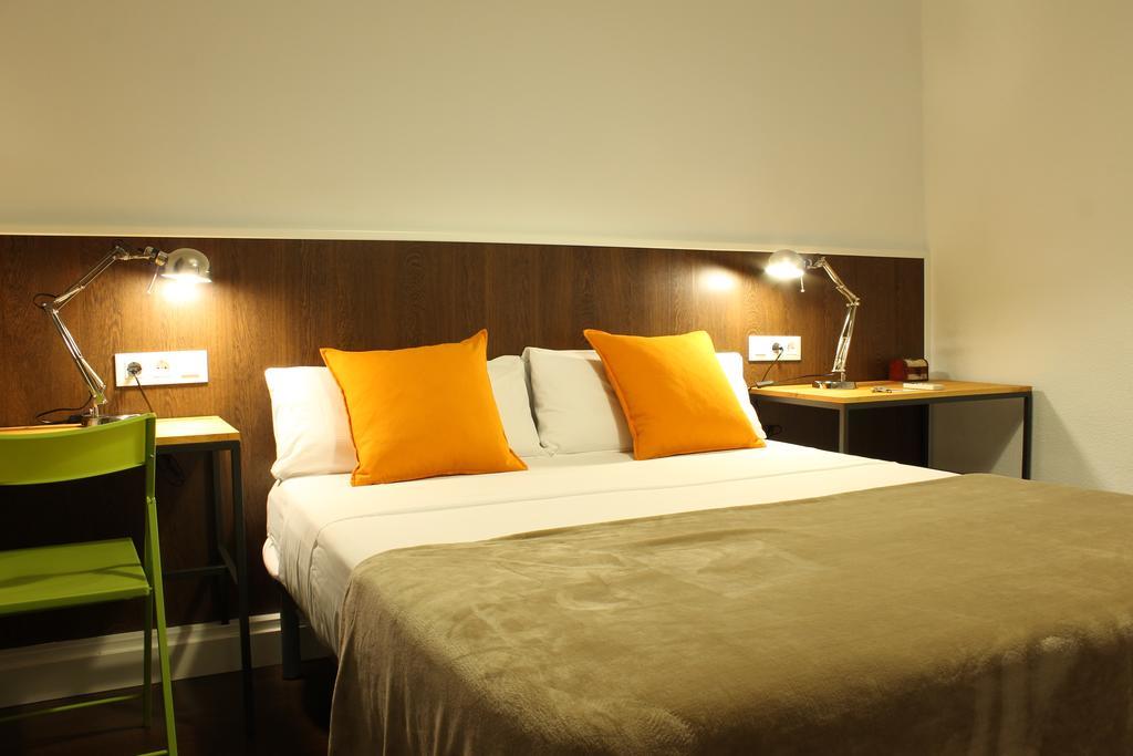 De 185 M² En Ensanche, Con 8 Habitación Apartamento *